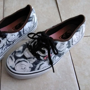 Vans Black & White Fashionable Shoes - Women's 6.0